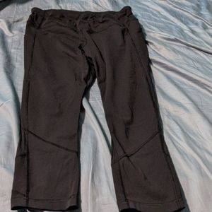 Lululemon cropped leggings pace rival
